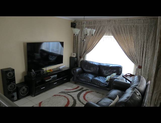 3 BEDROOM FREEHOLD FOR SALE IN KAGISO